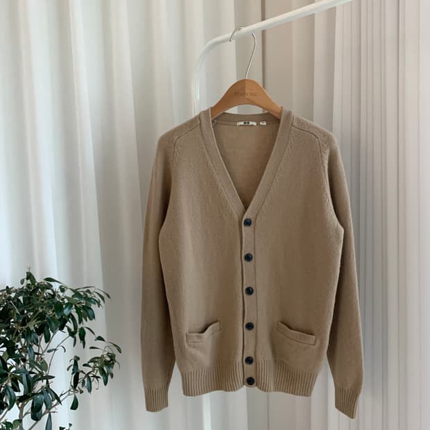 유니클로 울 100  브이넥 베이지 가디건
