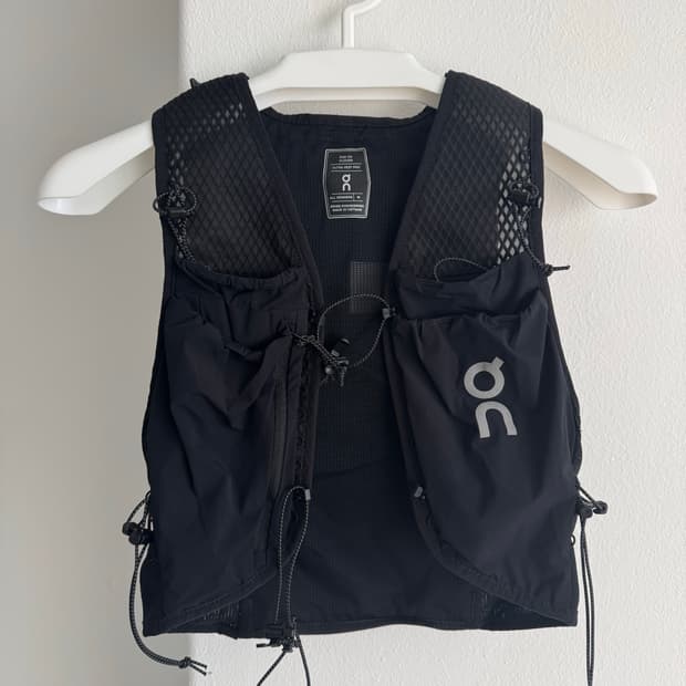 ON running Ultra Vest Pro