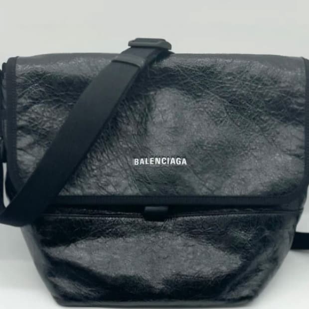 발렌시아가 익스플로러 메신저 크로스백 