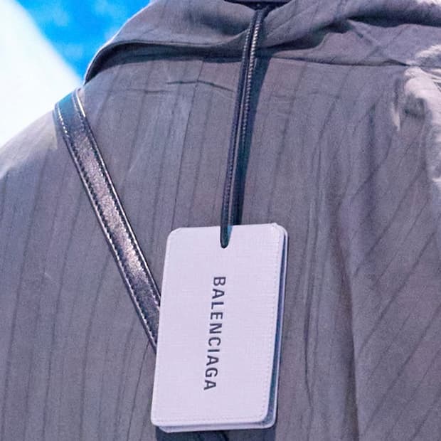 발렌시아가 가죽태그 브로치, 키링, 참