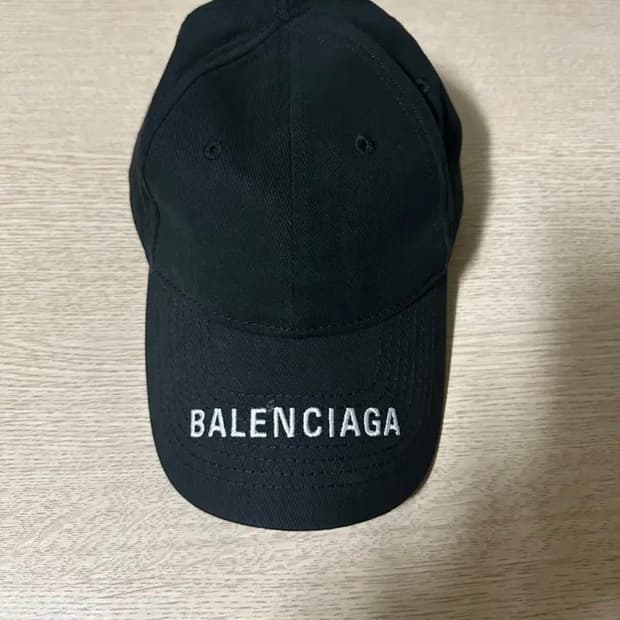 발렌시아가 자수 볼캡 블랙