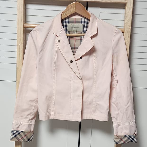 버버리 딸기우유 블레이져 체크 크롭 자켓