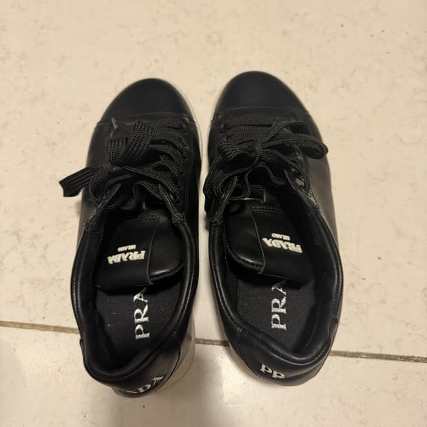 프라다 스니커즈 정품