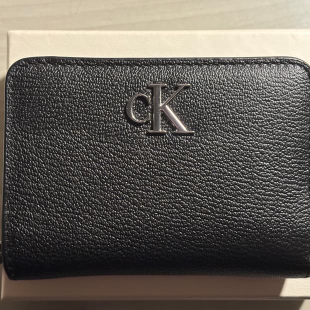 CKJ 미니멀 모노그램 카드지갑