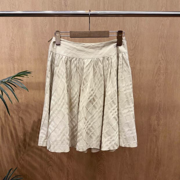 버버리 블루 라벨 체크 자카드 리본 디테일 플레어 스커트 베이지