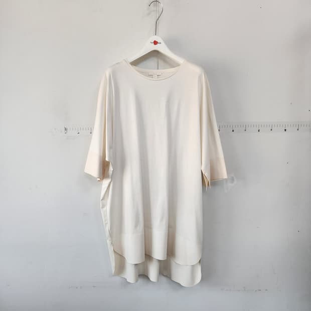 COS 코스 아이보리 티