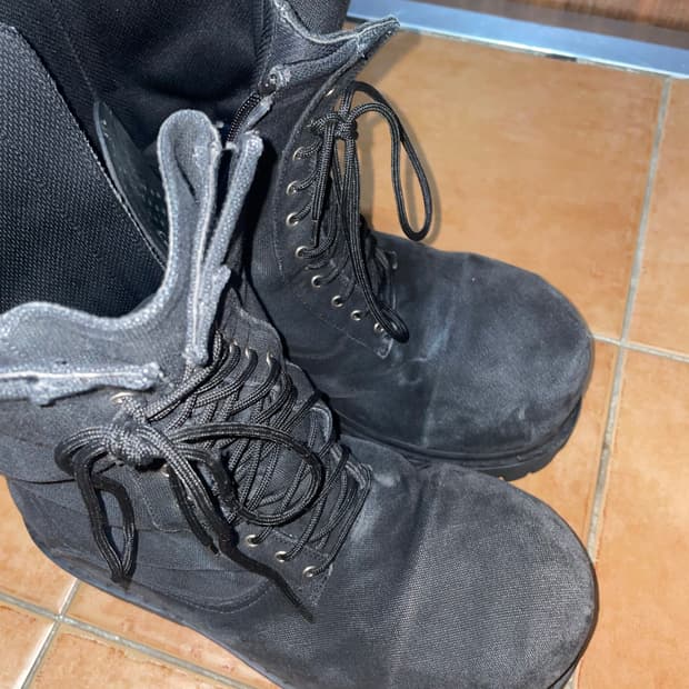 발렌시아가 스톰퍼 44