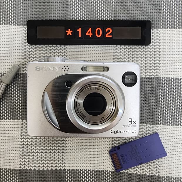 소니 사이버샷 DSC-W1 디지털카메라 실버바디