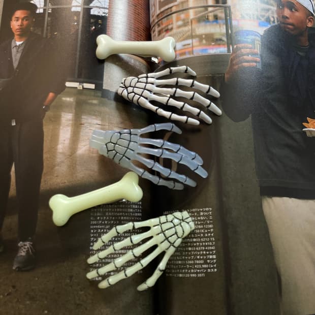 크립스빌666 스컬 해골 손 본 뼈다귀 핀 헤어 브로치