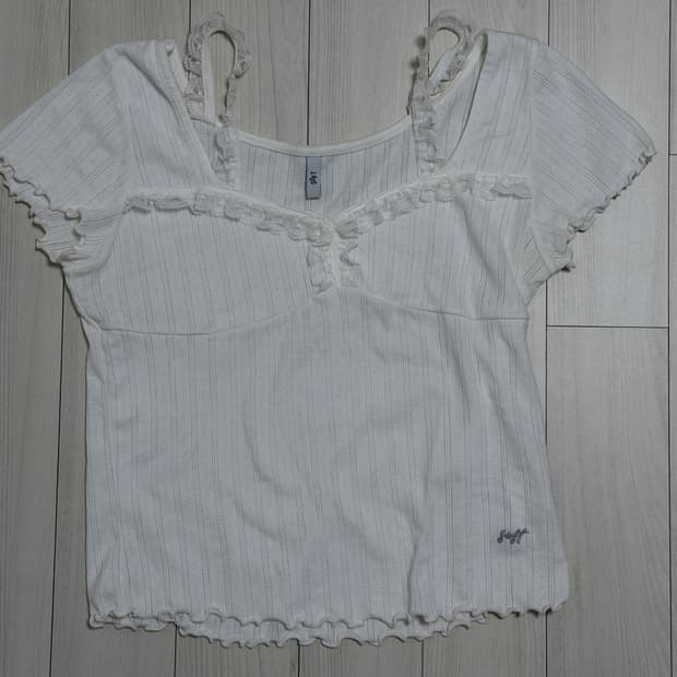 소프트서울 LACE SHOULDER LOVELY TOP_WHITE