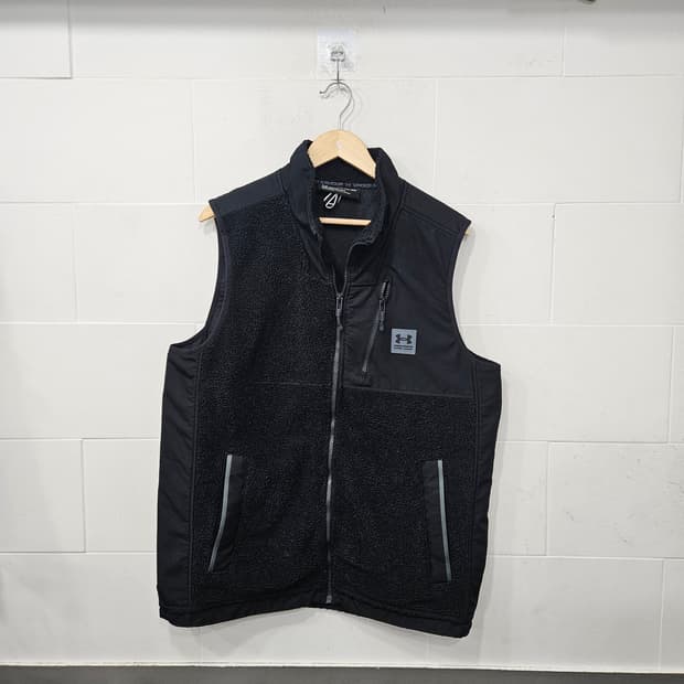 언더아머 뽀글이 조끼 베스트