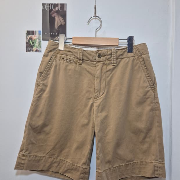 폴로 랄프로렌의 카키색 면 반바지
사이즈는 30