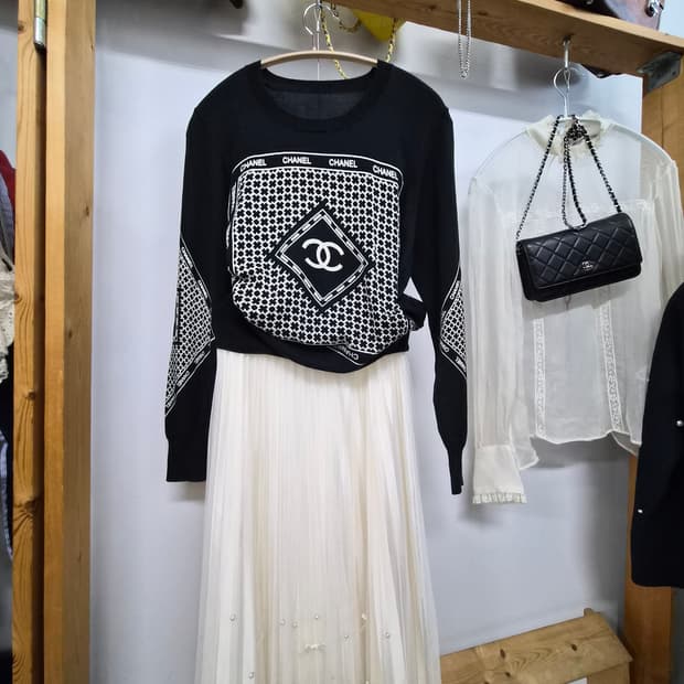 명품 면실크 라운드 얄상니트.진주 리본 샤 스커트