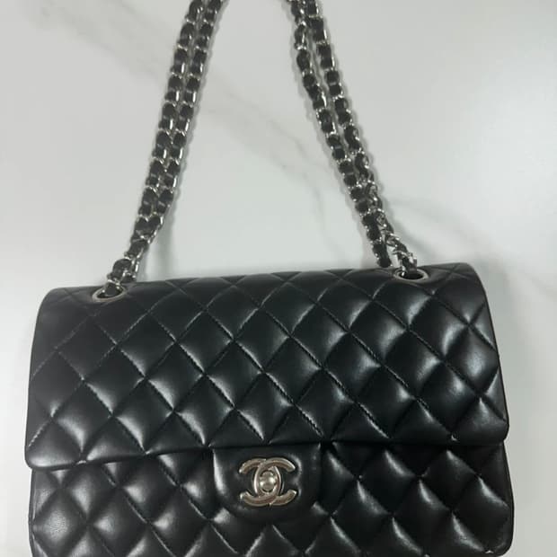 샤넬 클래식 플립백 미디움 블랙 램스킨 은장