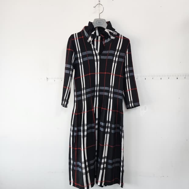 체크 패턴 플리츠 롱 원피스