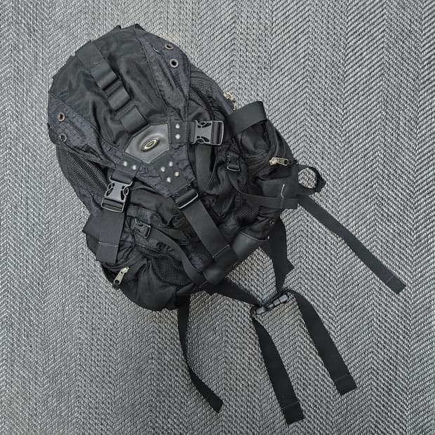 오클리 아이콘 백팩