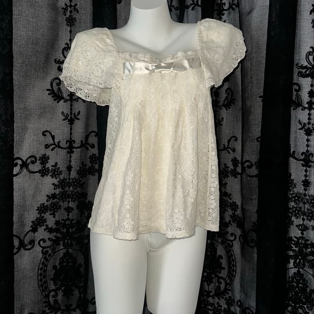 ivory lace ribbon puff blouse