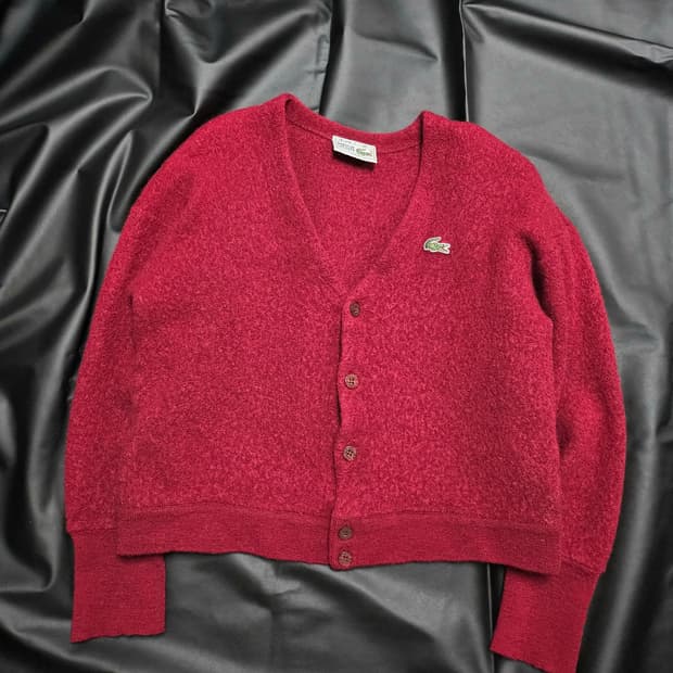 Lacoste 와인 컬러 크롭 가디건 Free