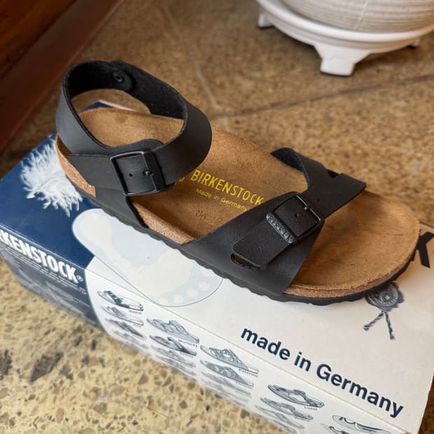 [새상품] 버켄스탁 리오 블랙 (230/36N)