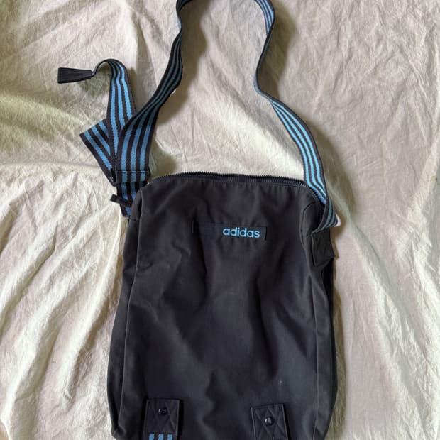 2000‘s 아디다스 투웨이 크로스백 
