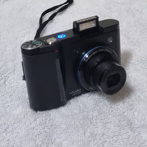 삼성 VLUU NV10 블랙 빈티지 디지털 카메라 판매합니다.