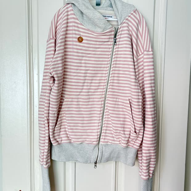 더뮤지엄비지터 핑크 스트라이프 후드집업