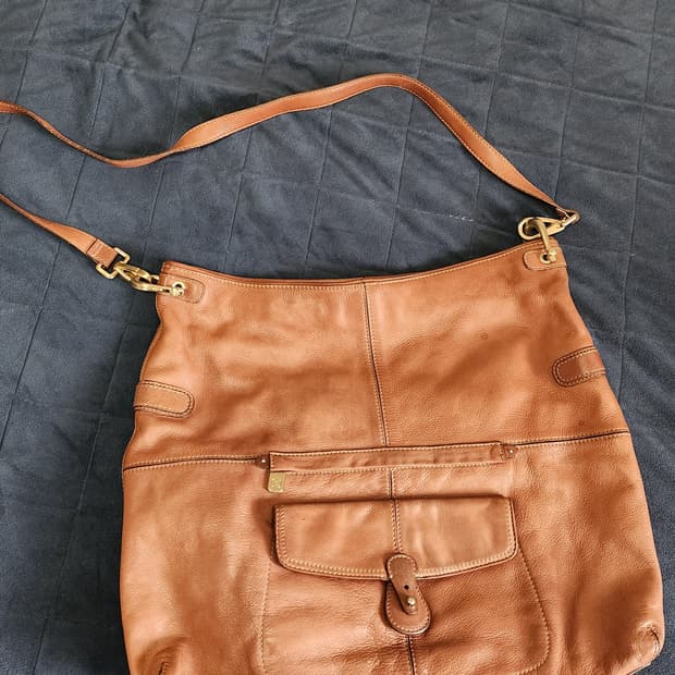 Liz Claiborne 브라운 가죽 빅숄더백