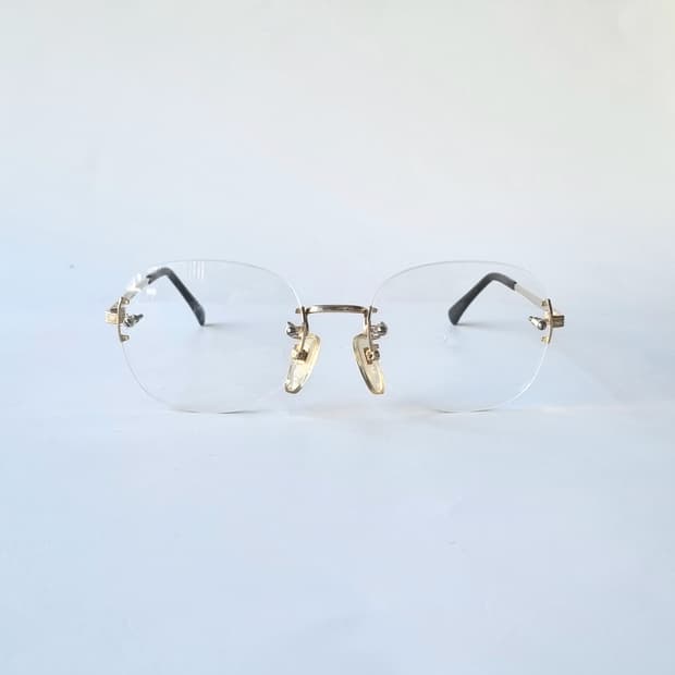 데드스탁 미니멀&럭셔리 골드 포인트 무테 안경  760