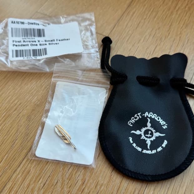 퍼스트 애로우즈 팬던트 우향 S, 좌향 XS(각 12만원, 일괄 22)