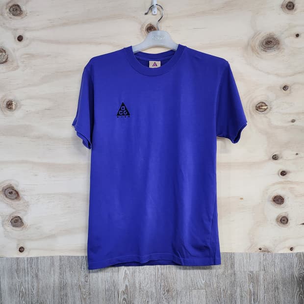 1009) 나이키 NIKE ACG 자수로고 반팔티