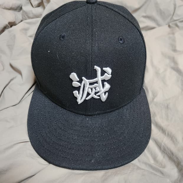 귀멸의 칼날 x 뉴에라 악귀멸살 사이즈캡 (734 , 61.5cm)