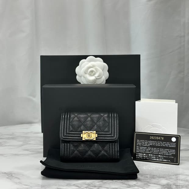 [정품] 샤넬 보이 플랩 지갑 카프스킨 골드 26번대