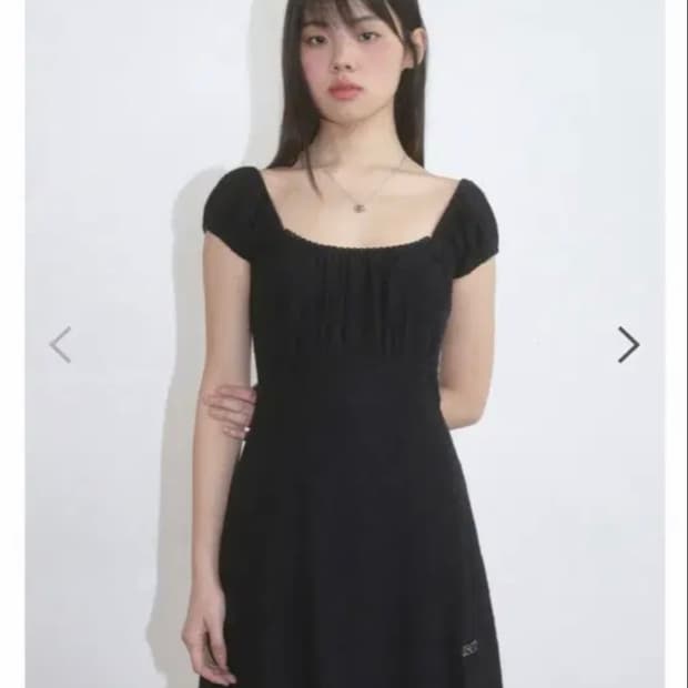 애즈온 데이지 퍼프 드레스 블랙