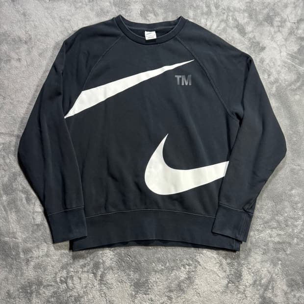 나이키 스우시tm 맨투맨