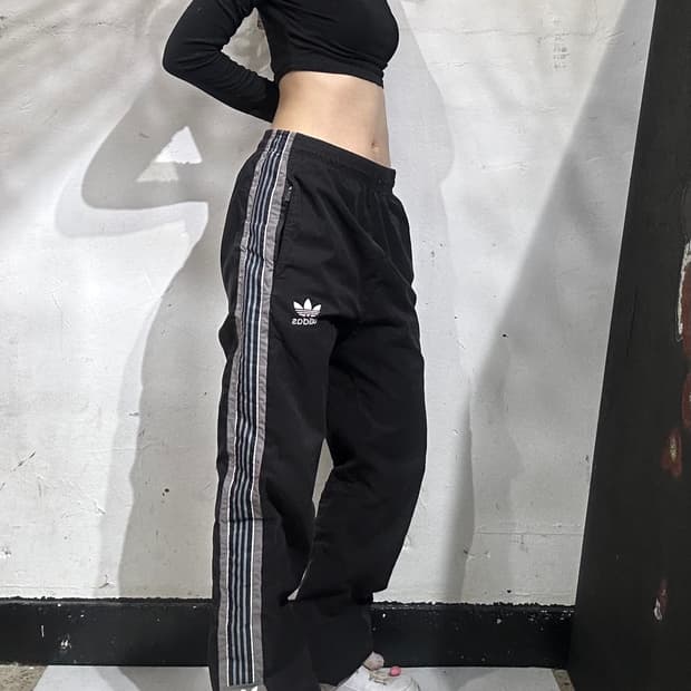 아디다스 블랙 사이드 라인 밑단 로고 트랙 팬츠 XL
