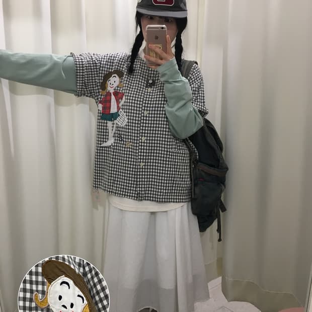 캐릭터 패치 체크 블라우스
