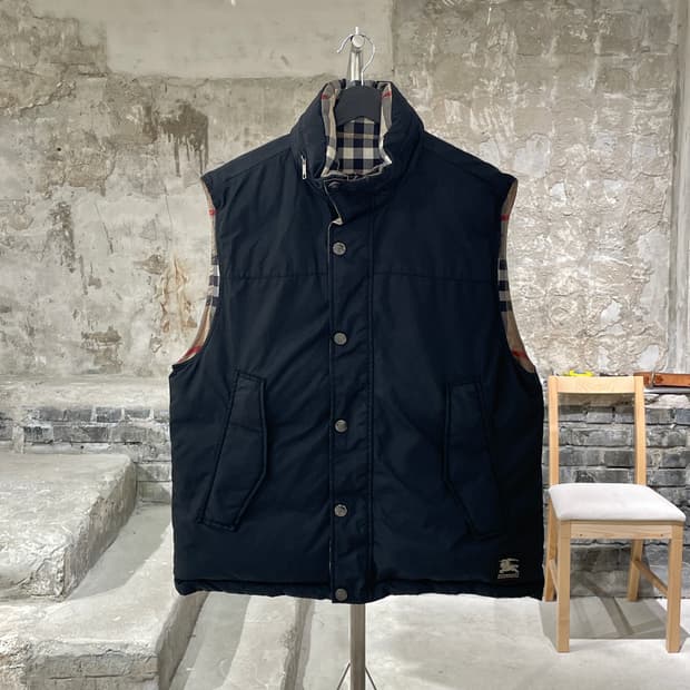 버버리 블랙 앤 베이지 노바체크 웨더 프루프 리버시블 다운 베스트