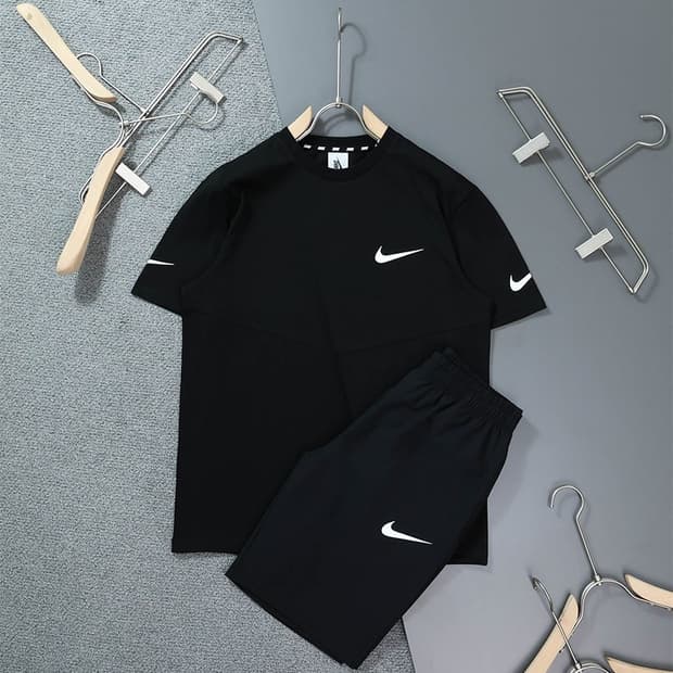 나이키x스우시 반팔 티셔츠 & 반바지 세트
