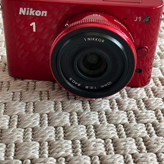 니콘 1 J1 레드 컬러 빈티지 디카 판매합니다