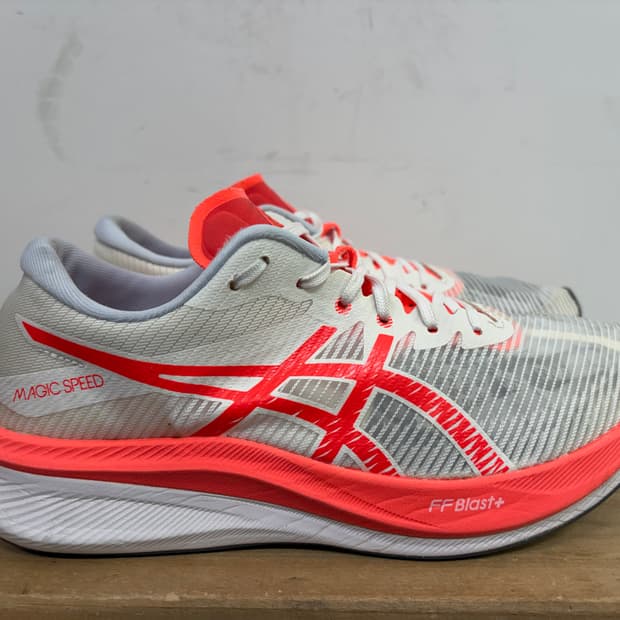 아식스 매직 스피드 런닝화 265