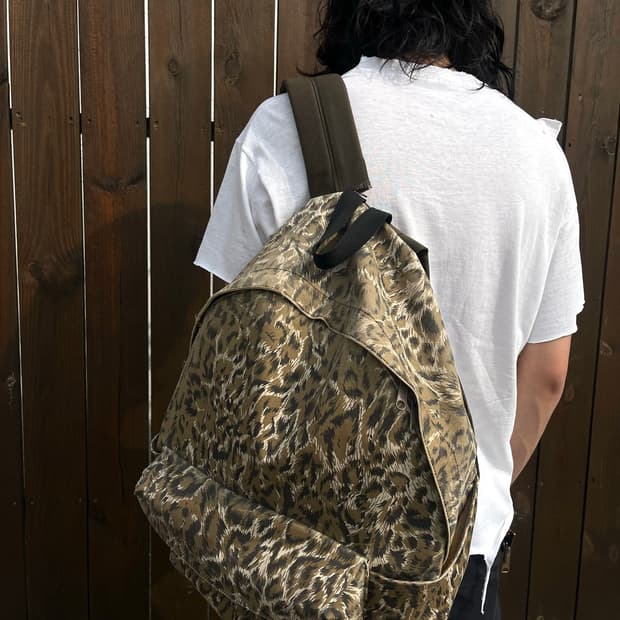 네이버후드 레오파드 백팩