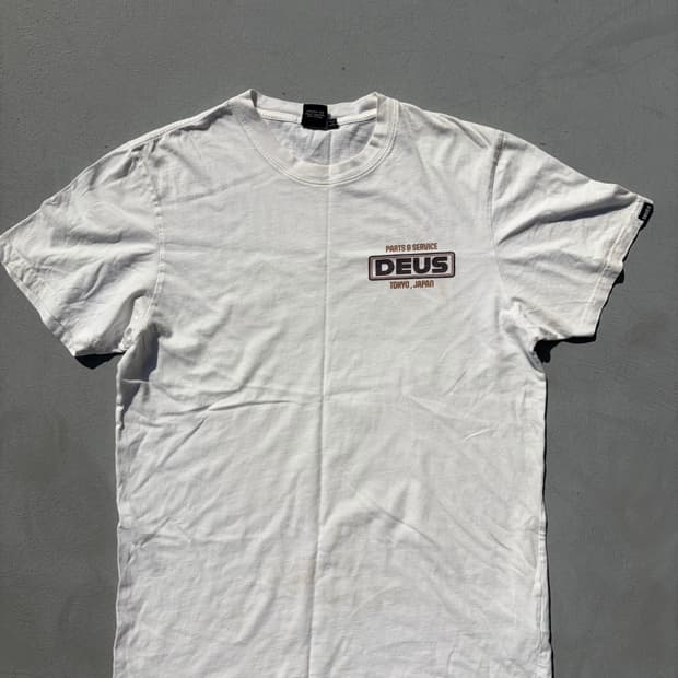deus 반팔 티셔츠 