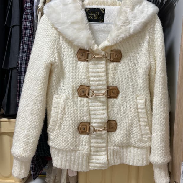 세실맥비 아이보리 퍼 니트자켓