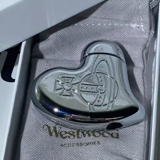 비비안웨스트우드 하트 라이터 실버