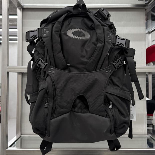 오클리 00s 아이콘 테크니컬 백팩