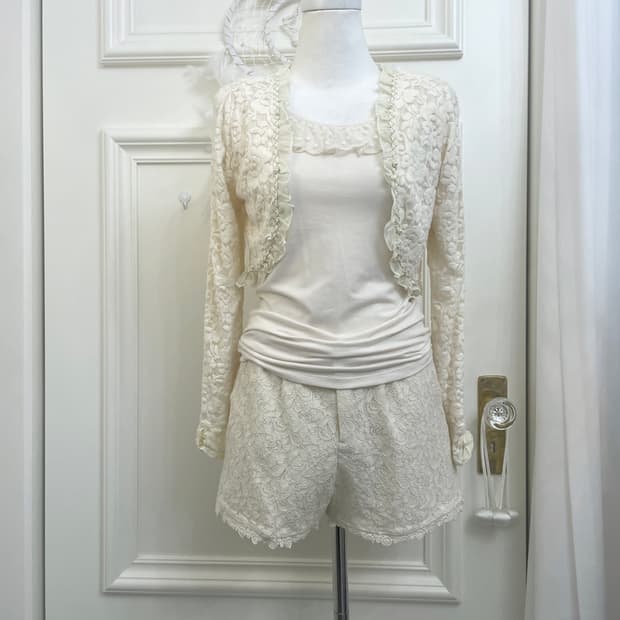 AXES FEMME ivory lace ruffle bolero card