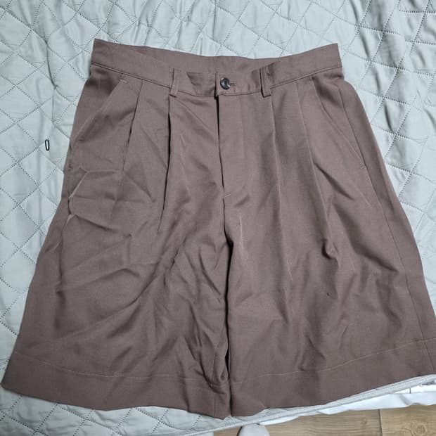 [M] 하프크라이즈 멀티턱 슬랙스 반바지 브라운