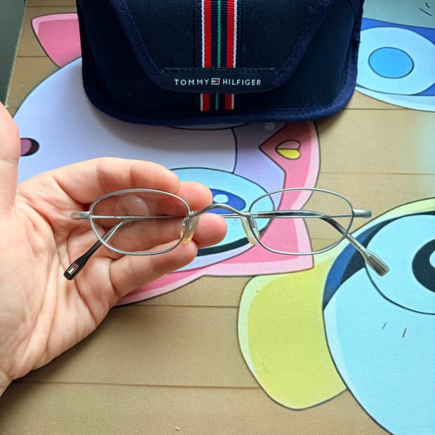 타미 힐피거 티타늄 실버 안경