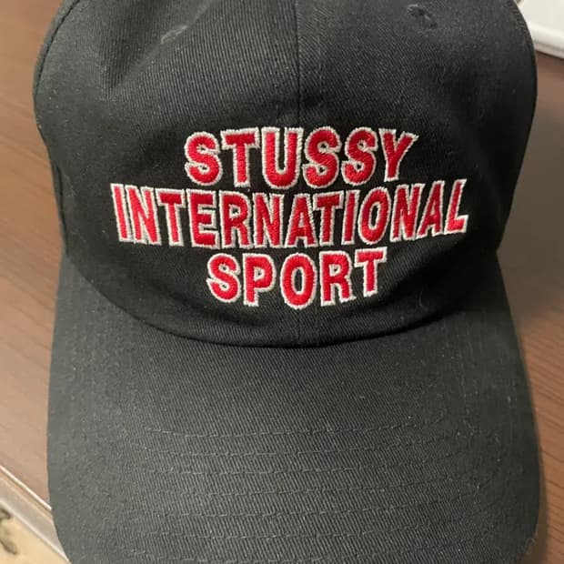 스투시 미드 뎁스 인터네셔널 스포츠 스트랩백 블랙