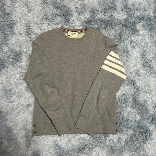 (2) 사이즈 톰브라운 사선완장 맨투맨 그레이